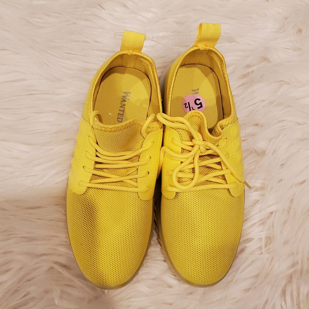 Wanted yellow tennis shoes